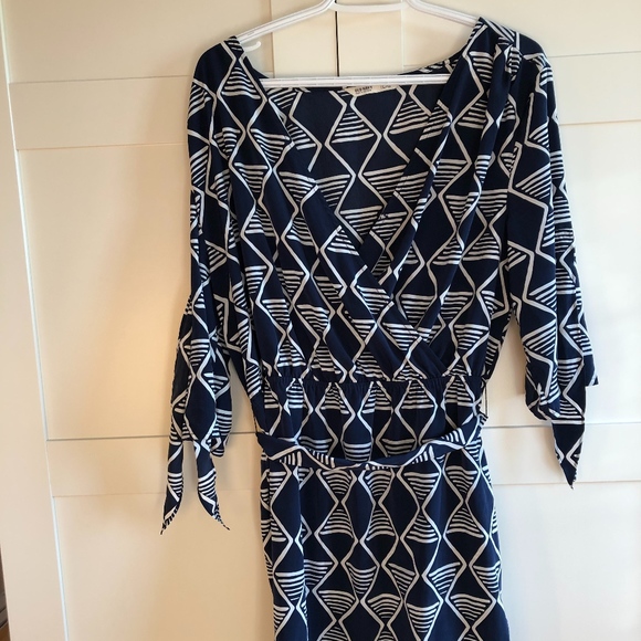 Geometric Pattern Dress with belt tie - Picture 3 of 3